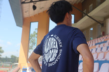 画像をギャラリービューアに読み込む, To the World! Iconic T-Shirt Navy